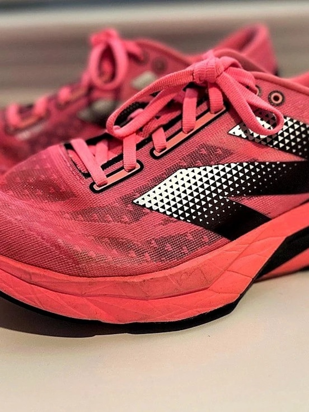 New Balance FuelCell Rebel v4 Ultra Pink Athletic Shoes US 9 Pink & Black